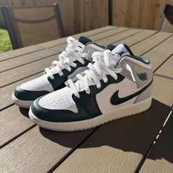 Jordan 1 Mid SE Oxidized Green & White 7