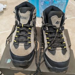 Delani Woman Hiking Boots Size 5