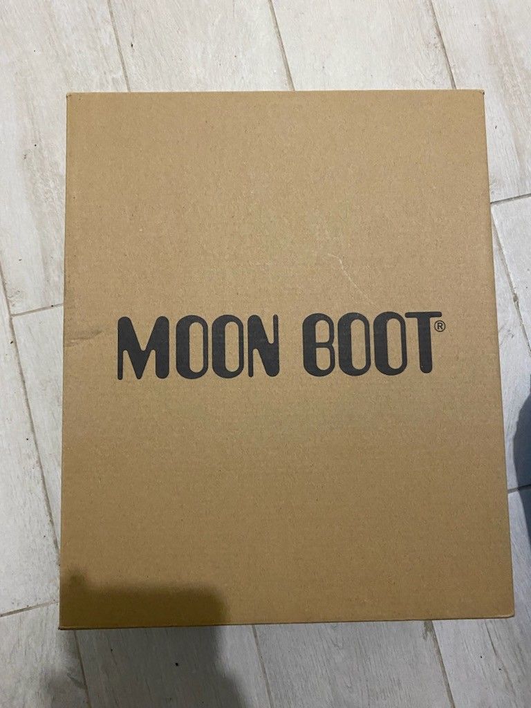 Moon Boots