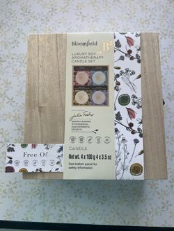 New!  Luxury Scented Aromatherapy Candle Set In Wooden Box $10 Broadway&Pantano Area 