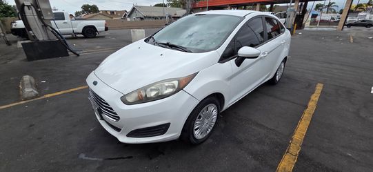 2015 ford fiesta se