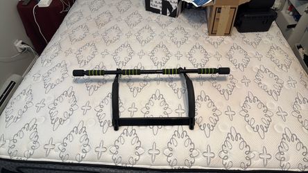 Doorway Pull-Up Bar – Used, Good Condition