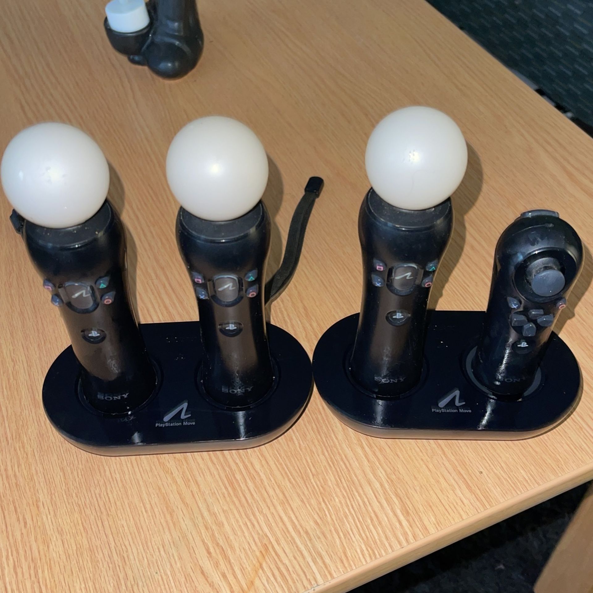 Ps3 PlayStation Move Controllers And Charging Stand