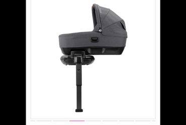 Nuna bassinet/ Car  seat