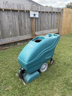 Tennant 1240 Self Contained Carpet Cleaner/Extractor