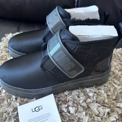 UGG SIZE 8 New Original 