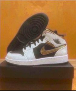 Nike Air Jordan 1 Mid GS White Gold Size 5Y/6.5W Brand New
