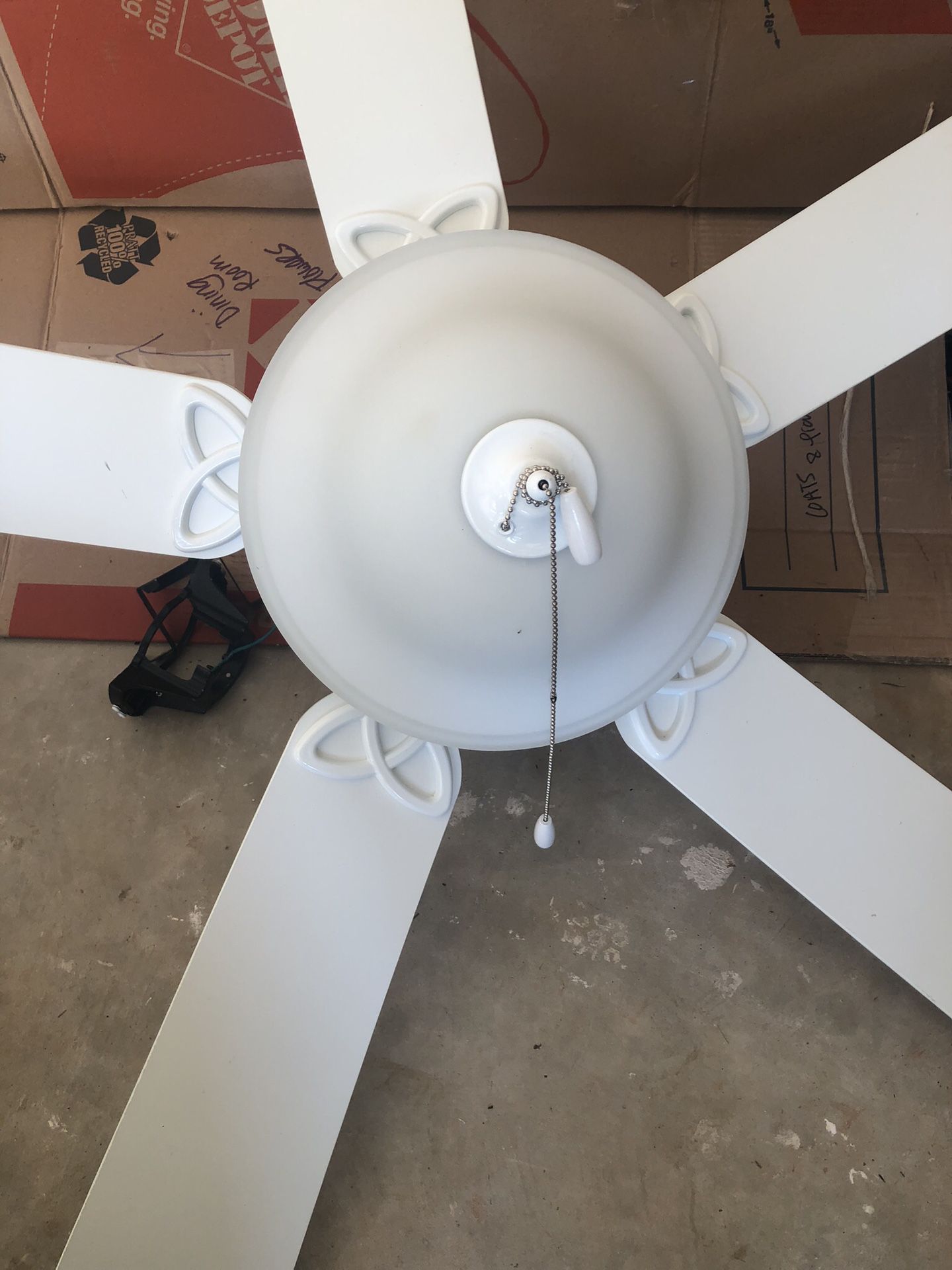 brand new white ceiling fan w light. never used! great deal! cash only!