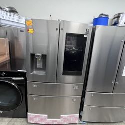 27.7 Cu Ft SAMSUNG FAMILY HUB REFRIGERATOR