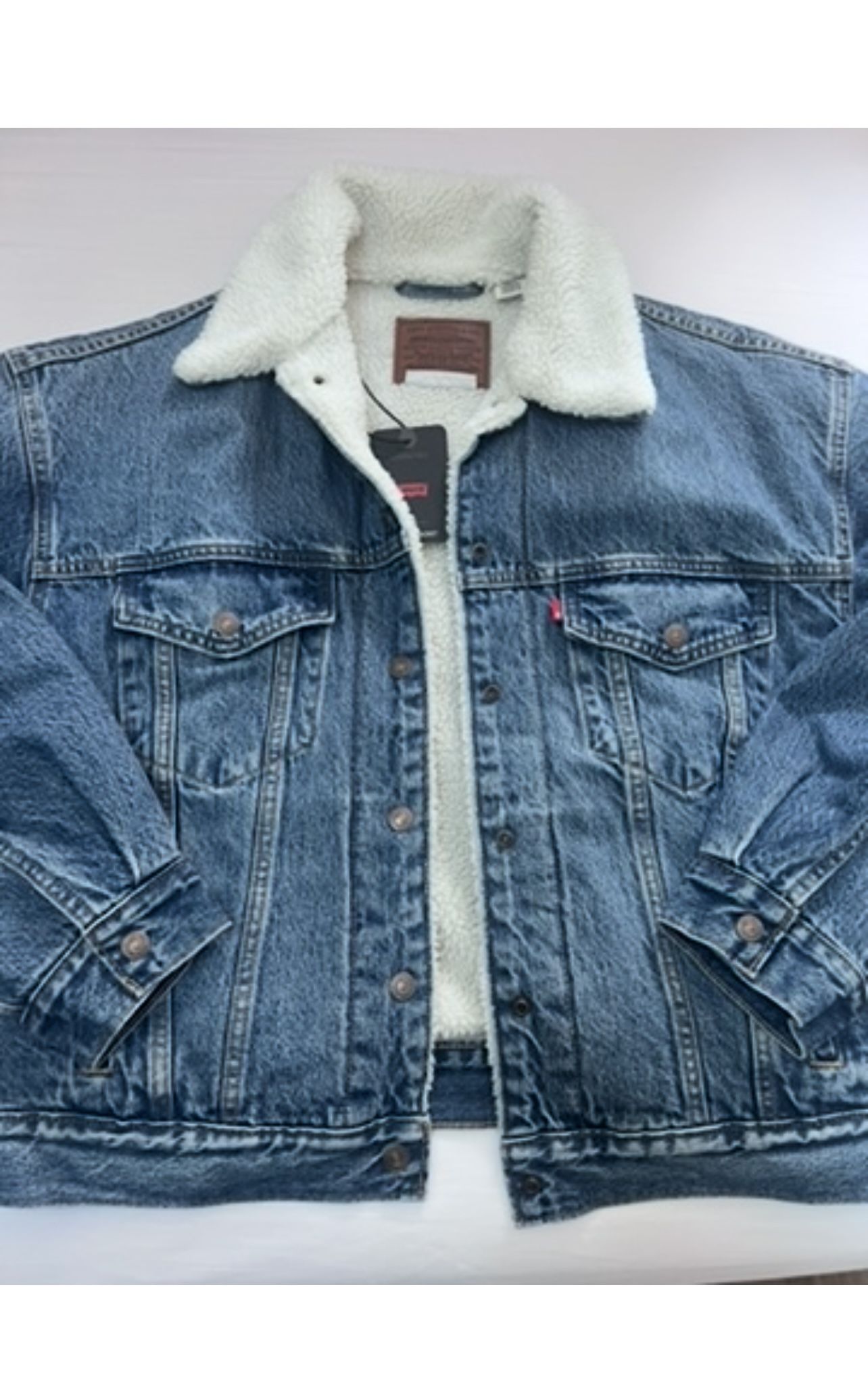 90’s Vintage Style Trucker Levi Strauss & CO. Jacket Denim With Sherpa Lining. Machine Washable Size Is Medium For Women Or Men. Unisex Jacket Pick Up