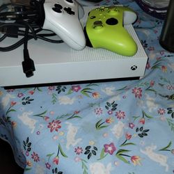 Xbox One Digital  Slim 1tb 2 Controllers 