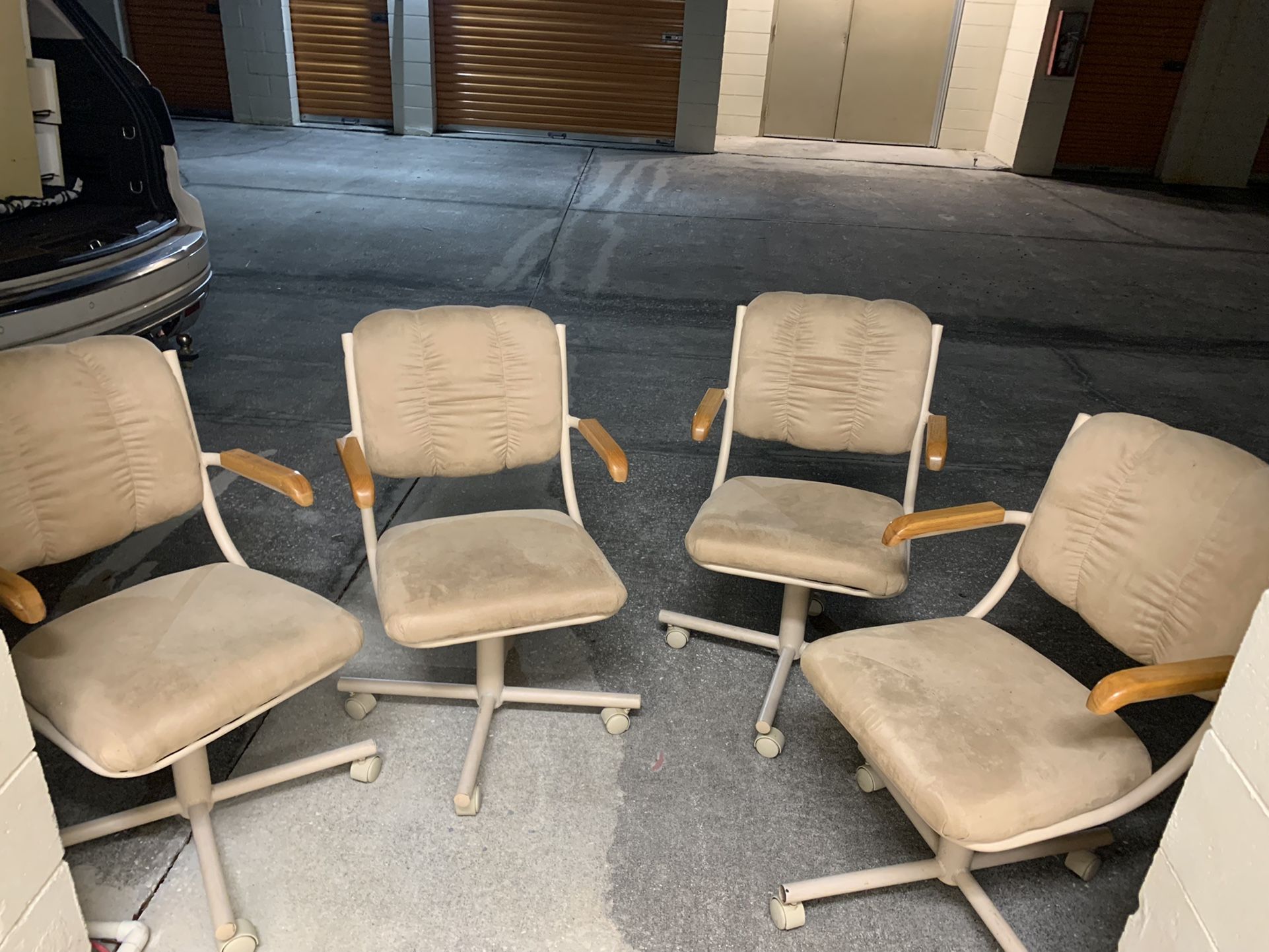 Dining Room Set $99 For 🎄🎁🎄table, Chairs, Glass, Glass