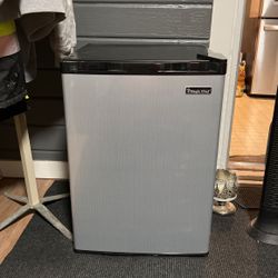 Magic Chef Mini Fridge 