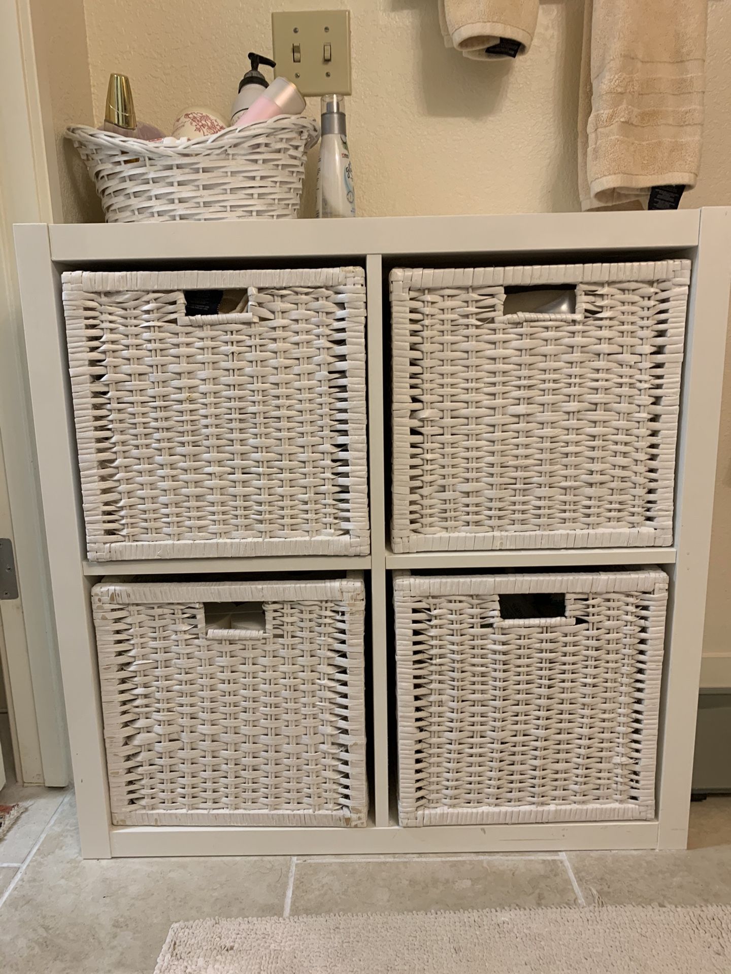 ~~* WHITE CABINET WITH 4 LARGE BASKET DRAWERS*~~*