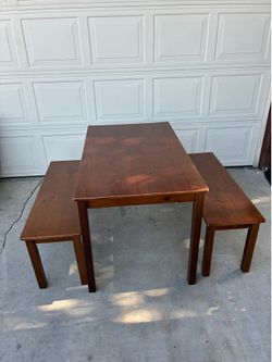 Table with 2 benches