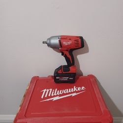 Milwaukee 1/2in Impact Wrench With Battery And Socket Set