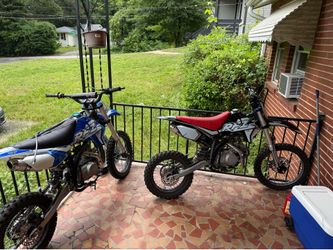 125cc Dirt Bike Keys in hand for both