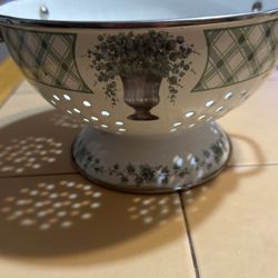 Corelli Enamel Colender.