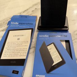 Kindle Paperwhite Signature edition 32GB with Navy Leather Cover And Wireless Charging Stand, Mint Condition, Just Like New.