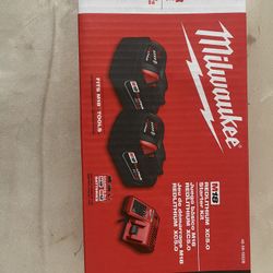 Milwaukee M18 Battery / Charger Combo REDLITHIUM XC5.0