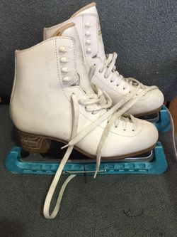 Ice Skates size 8 women's Jackson with blade guards