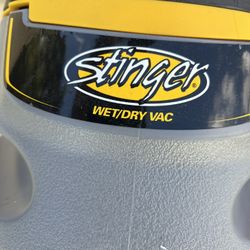 Stinger Vacuum Cleaner, Wet And Dry, 2.5 Gallons Like New With Attachment
