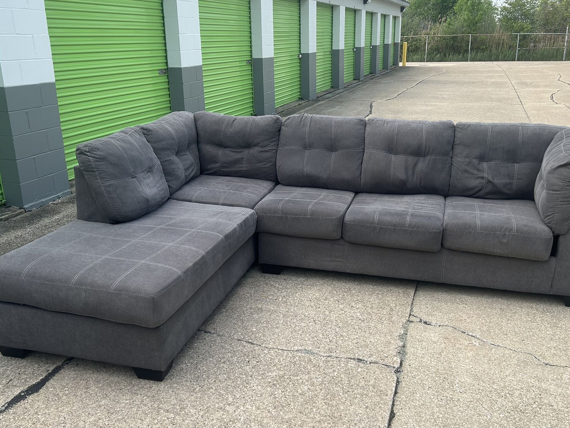 Grey Sectional (Free Delivery Local Cities)🚚