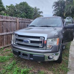 2014 xlt f150 in great shape! Runs perfect, no issues! Inside is clean, no smoke or pets! 250000 miles, title in hand!