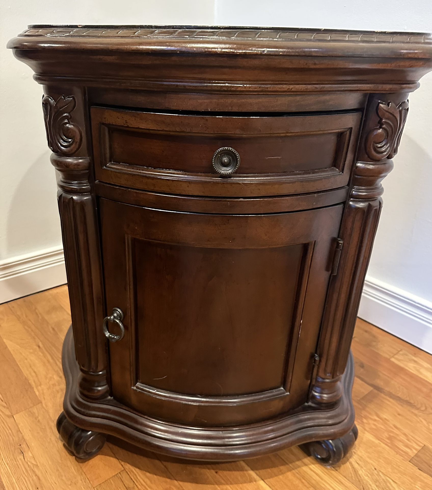 End Tables (2) free immediate pick up