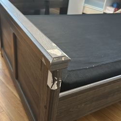 Twin bed https://offerup.com/redirect/?o=b25seS5ubw== Mattress no box