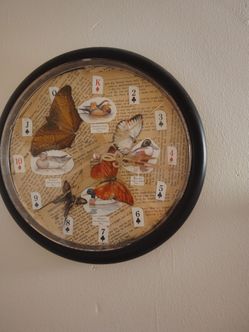 Decorative taxidermy clock