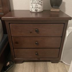 Ashley furniture queen bedroom set + tv + box spring + Mattress