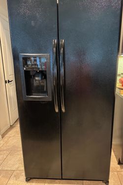 GE side by side refrigerator, black smudge proof, ice maker water dispenser,