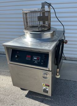 š„ BKI BLF-FC 75-Lb Commercial Electric Auto-Lift Fryer ā $2500 Heavy-duty BKI BLF Auto-Lift commercial fryer with built-in filtration. This is a se