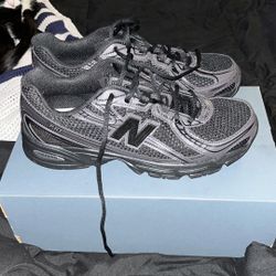 New Balance All Black And Size 8,5