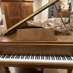 Yamaha Baby Grand Piano 