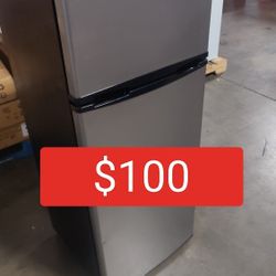 ($100) Frigidaire Refrigerator