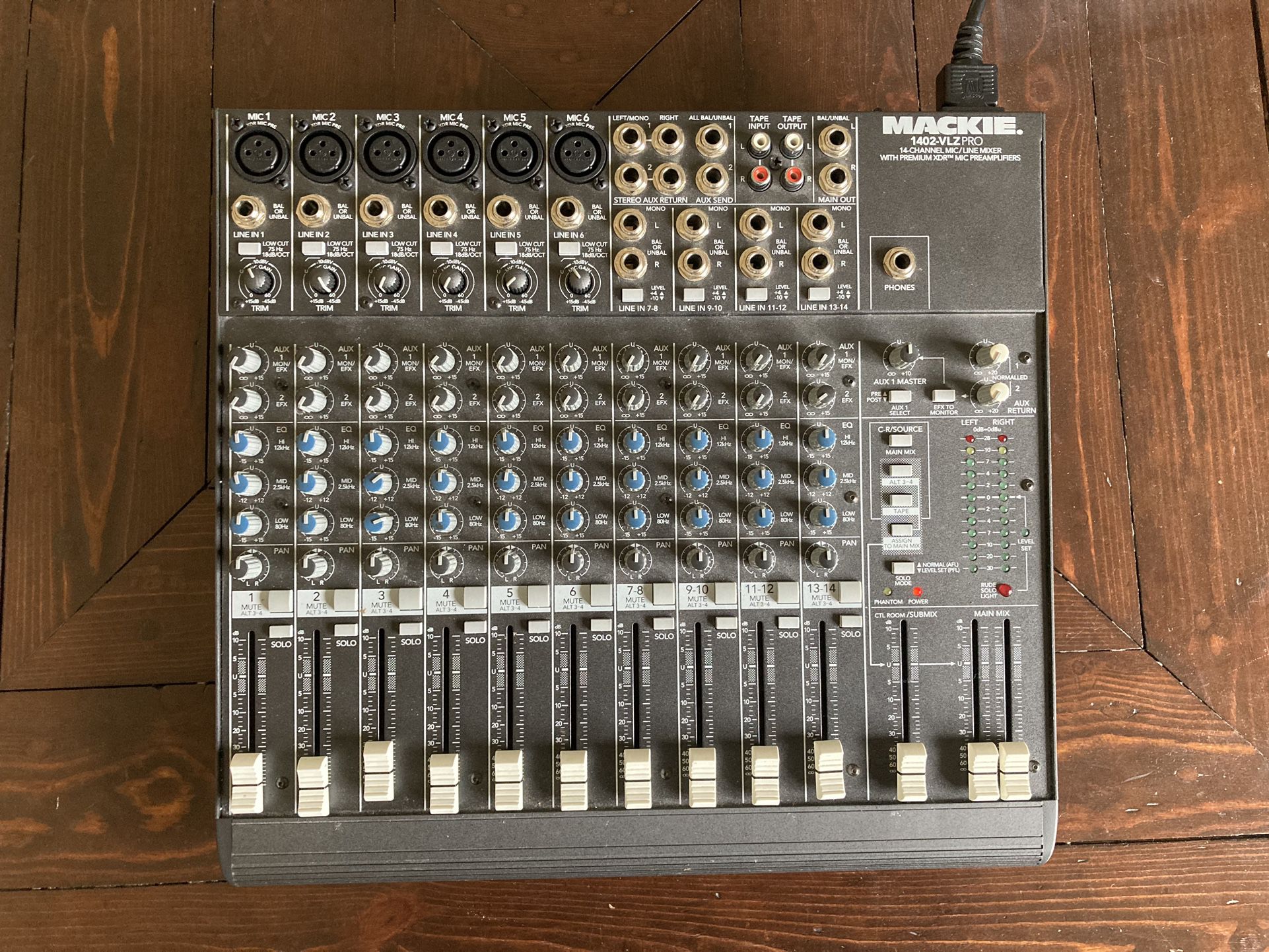 MACKIE 1402-VLZ PRO 14-CHANNEL MIC/ LINE MIXER WITH PREMIUM DRM MIC PREAMPLIFIERS
