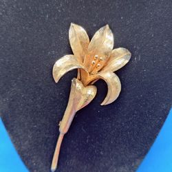 Rare* Vtg Huge 3D Lily Brooch HATTIE CARNEGIE Signed Rhinestone Decor Gold Tone