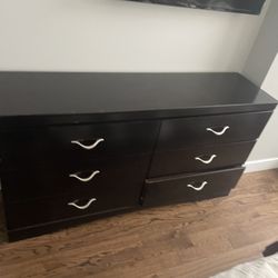 Dresser Wit Matching Mirror