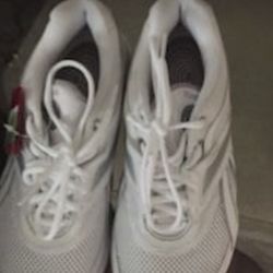 Ladies Size  7 New Reebok Sneakers