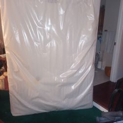 Full Mattress Sealy Posturepedic  w dust cover