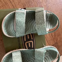 Keen Sandals Size 12 Kids