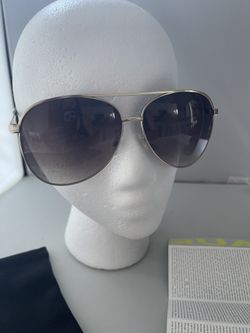 Quay Australia Vivienne Aviator style. Like New. Pick Up In Jupiter.