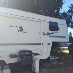 2002 Arctic Fox 25 Ft 5th Wheel 