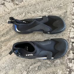 Water shoes 