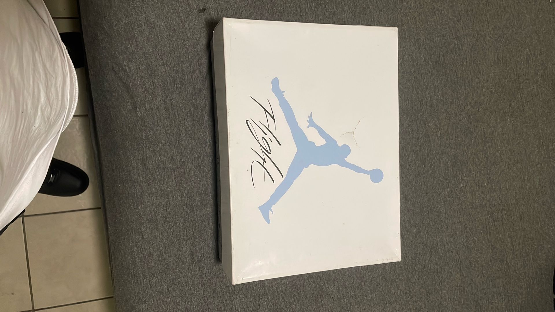 Jordan 4 Retro, University Blue