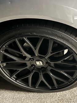 Touren blk + 35 offset 18 inch rim, 235-40-r18 91 w