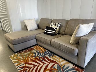 GREY SECTIONAL COUCH W/ FREE DELIVERY