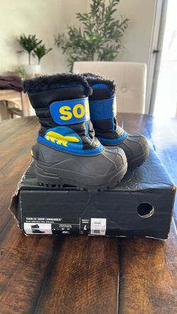 New Sorel Toddler snow boots size 4